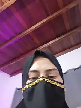 Snapshot of bahiya_aziz chatting on June 11, 10:46 am bahiya aziz online show from June 11, 10:46 am