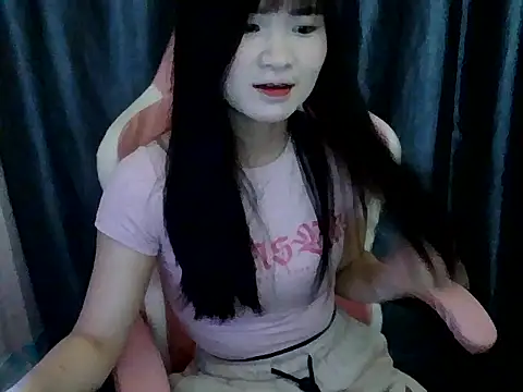 Snapshot of Cum-withyou chatting on May 28, 1:14 am Cum-withyou online show from May 28, 1:14 am