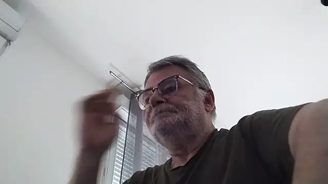 Snapshot of oura chatting on May 26, 6:42 am oura online show from May 26, 6:42 am