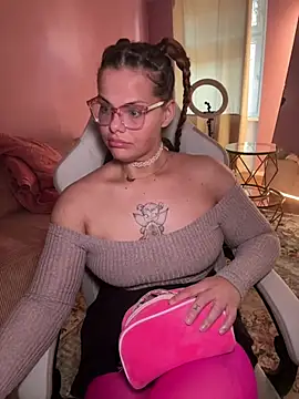 EmiliaSunx online show from March 18, 1:14 pm