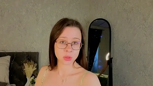 Snapshot of Aurora_Temptia chatting on May 9, 1:44 am Aurora Temptia online show from May 9, 1:44 am