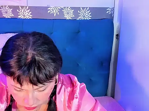 Snapshot of brunne_eva chatting on May 7, 6:19 am brunne eva online show from May 7, 6:19 am
