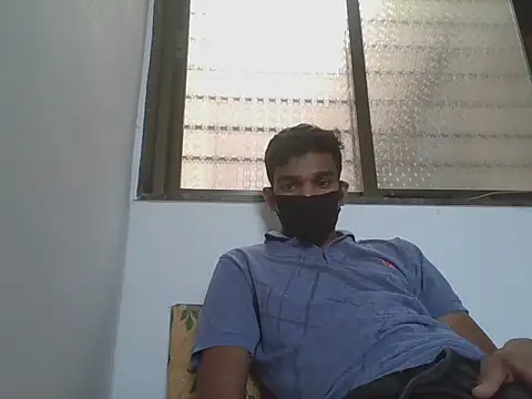 Snapshot of Roy3_2 chatting on May 7, 8:09 am Roy3 2 online show from May 7, 8:09 am