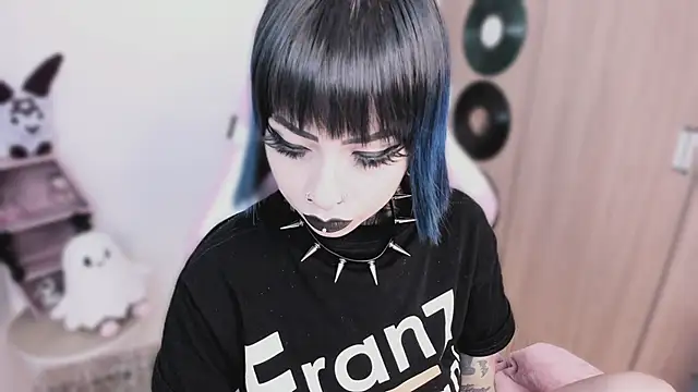 shes creepy online show from May 5, 8:22 am