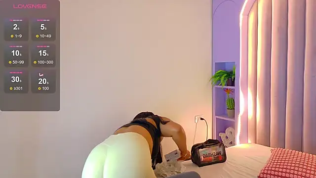 Snapshot of Meganlove__ chatting on June 20, 2:47 am Meganlove online show from June 20, 2:47 am
