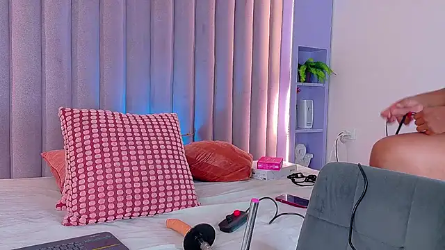 Snapshot of Meganlove__ chatting on July 8, 2:49 am Meganlove online show from July 8, 2:49 am