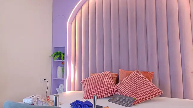 Snapshot of Meganlove__ chatting on July 14, 2:49 am Meganlove online show from July 14, 2:49 am
