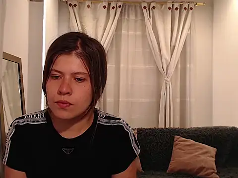 Moonna linnda online show from March 18, 1:47 pm