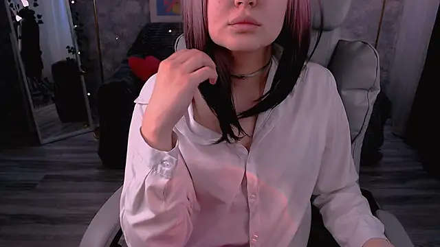 DaisyBloomm online show from March 15, 12:55 pm