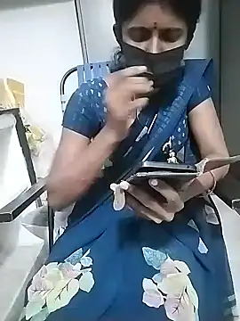 Snapshot of sujjisexyy chatting on August 6, 5:15 pm sujjisexyy online show from August 6, 5:15 pm