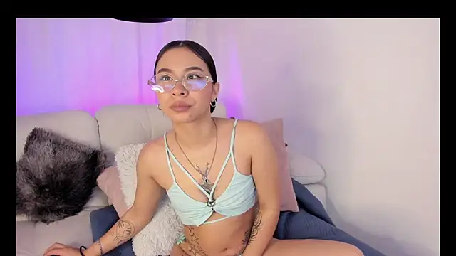 Lillypinky1 online show from May 3, 4:07 am