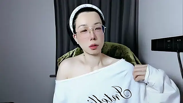 lin lin 520 520 online show from May 1, 4:11 pm
