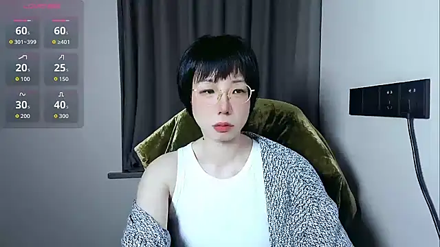 Snapshot of lin_lin_520_520 chatting on May 5, 3:53 pm lin lin 520 520 online show from May 5, 3:53 pm