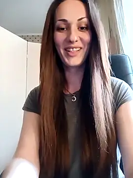 LunaCrystall online show from May 4, 4:03 pm