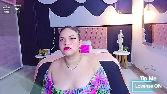 scarlettt  joness online show from May 1, 2:27 am