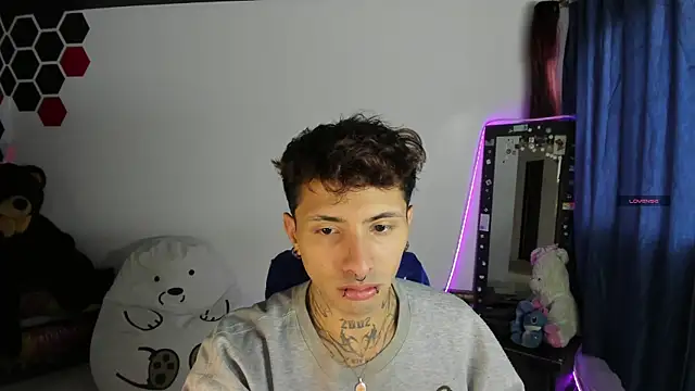 Wall ee- online show from March 13, 4:57 pm