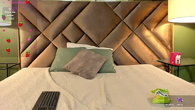 Snapshot of Rache_Roth chatting on July 1, 10:20 pm Rache Roth online show from July 1, 10:20 pm