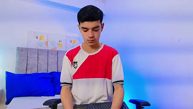 MikeLawford  online show from March 19, 8:02 pm