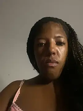 Snapshot of Brenda_hot27 chatting on May 31, 9:05 am Brenda hot27 online show from May 31, 9:05 am