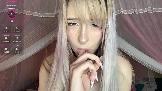 Snapshot of OnlyEva1 chatting on June 4, 9:04 am OnlyEva1 online show from June 4, 9:04 am