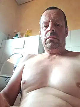 Snapshot of spritzer6689 chatting on June 24, 1:21 pm spritzer6689 online show from June 24, 1:21 pm