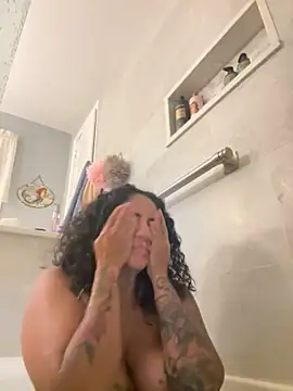 Snapshot of LatinaLoka chatting on March 11, 2:39 am LatinaLoka online show from March 11, 2:39 am