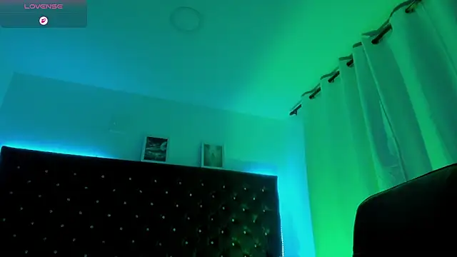 BellaRoge online show from May 3, 4:29 am