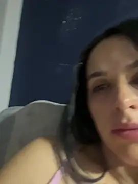 leila moretti online show from April 20, 1:30 am