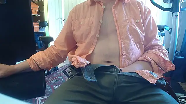 Snapshot of Buggemann chatting on June 15, 4:53 pm Buggemann online show from June 15, 4:53 pm