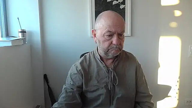 Snapshot of Buggemann chatting on June 30, 3:29 am Buggemann online show from June 30, 3:29 am