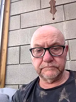 Snapshot of Buggemann chatting on July 12, 4:20 pm Buggemann online show from July 12, 4:20 pm