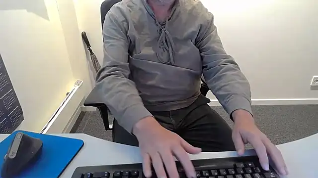 Snapshot of Buggemann chatting on July 22, 2:58 am Buggemann online show from July 22, 2:58 am