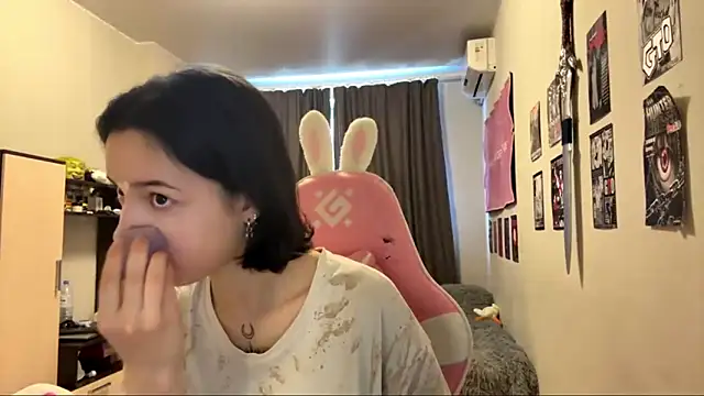 KateMiragee online show from March 19, 9:35 am