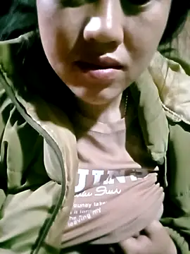 Snapshot of hasaki001 chatting on March 11, 5:52 pm hasaki001 online show from March 11, 5:52 pm