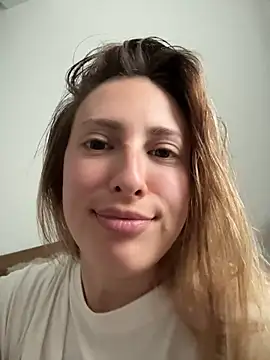 Snapshot of EvaRyen_ chatting on May 7, 1:27 pm EvaRyen online show from May 7, 1:27 pm