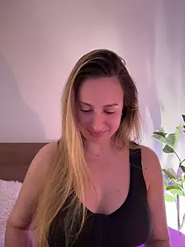 Snapshot of EvaRyen_ chatting on May 9, 3:39 pm EvaRyen online show from May 9, 3:39 pm