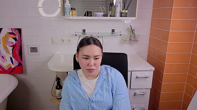 MinLipski online show from March 18, 5:49 pm