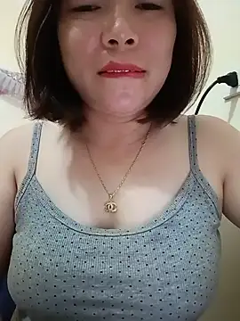 SingleeMomm online show from June 21, 4:09 pm