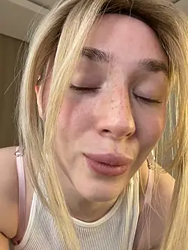 Snapshot of KittiLin chatting on March 13, 9:10 pm KittiLin online show from March 13, 9:10 pm