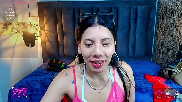 Snapshot of Abril_Fox__ chatting on June 13, 4:27 pm Abril Fox online show from June 13, 4:27 pm