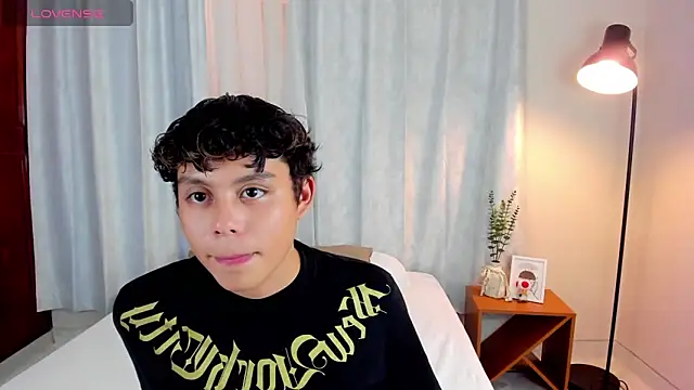 Snapshot of chico_medusa chatting on May 20, 7:53 pm chico medusa online show from May 20, 7:53 pm