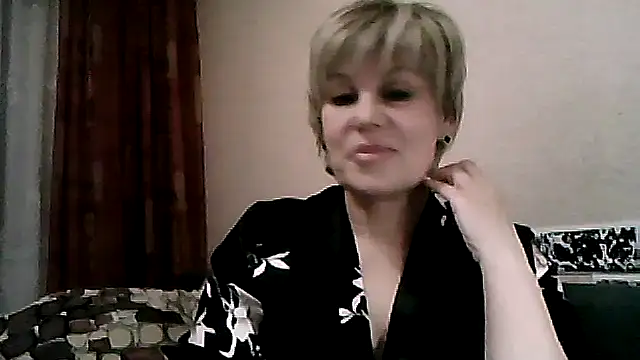 Snapshot of TatkaYang chatting on June 5, 7:30 pm TatkaYang online show from June 5, 7:30 pm