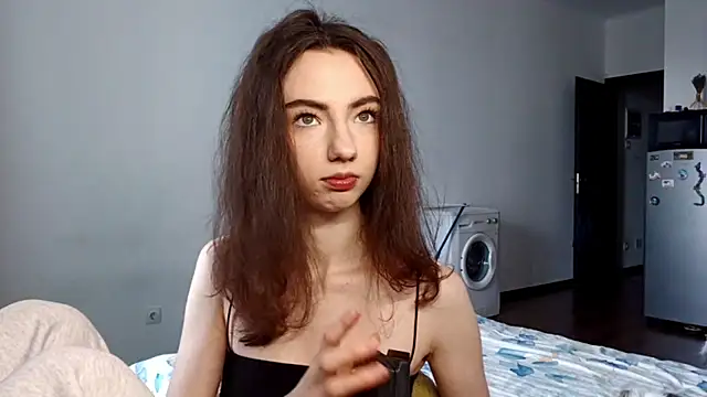 JuneMcfarren online show from March 18, 11:35 am