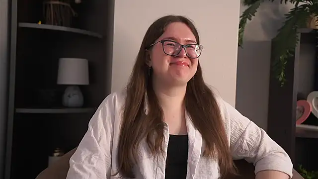 LinseyBellisario online show from March 15, 9:26 am