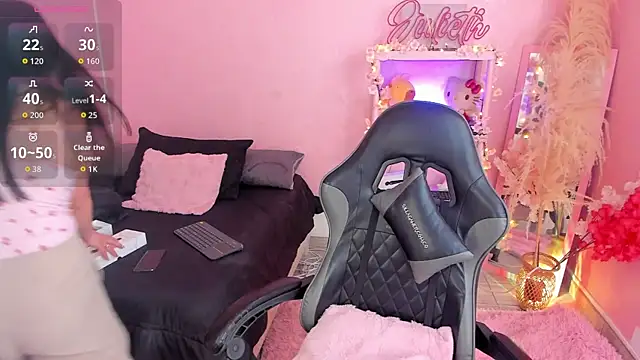 Julieth Caandy online show from April 22, 1:56 pm