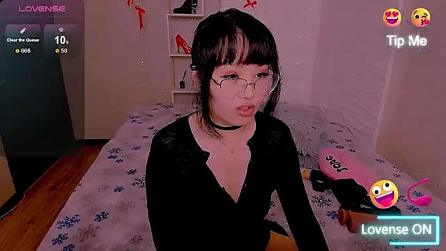 Snapshot of Akiko_Yun chatting on June 13, 12:41 am Akiko Yun online show from June 13, 12:41 am