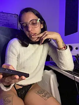 Snapshot of Poison_Ivy_29 chatting on July 9, 11:31 pm Poison Ivy 29 online show from July 9, 11:31 pm
