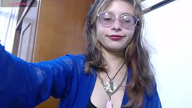 Snapshot of KikyoAndDrey chatting on June 23, 5:44 pm KikyoAndDrey online show from June 23, 5:44 pm