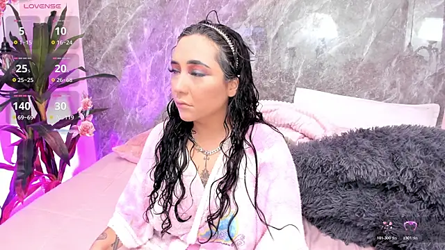 Megan Stein online show from June 7, 7:06 pm