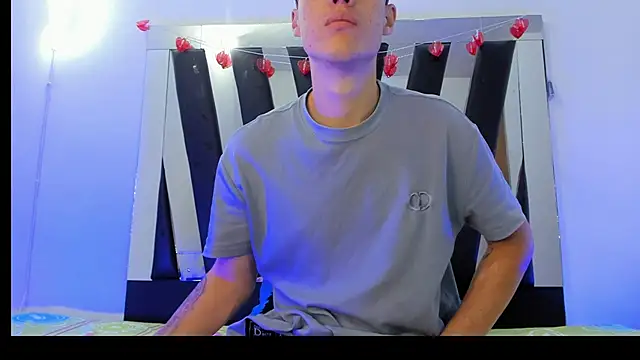 latinlove2005 online show from March 16, 3:05 pm